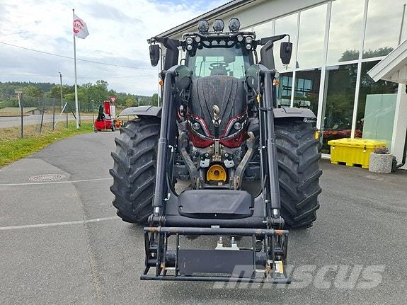 Valtra T235D Unlimited Трактори