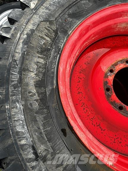 Vinterhjul Fendt 516 440/80-28 og 540/80-38 Pneus Agrícolas