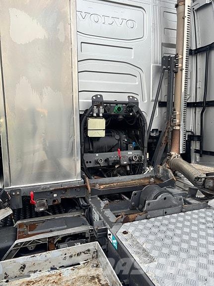 Volvo FH750 6x4 kombibil, tipp, svingskive, brøyteplate Грузовики-Самосвалы