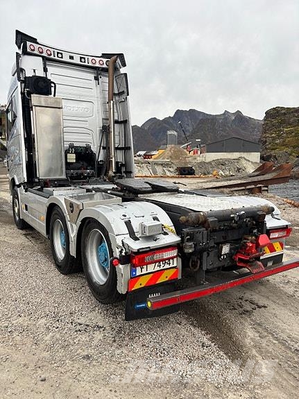 Volvo FH750 6x4 kombibil, tipp, svingskive, brøyteplate Грузовики-Самосвалы