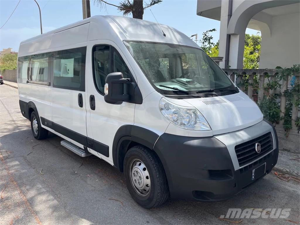 Fiat Ducato 迷你巴士