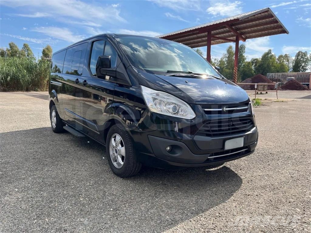 Ford Tourneo Väikebussid