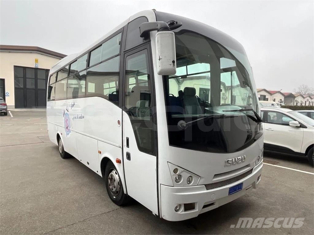 Isuzu Turquoise حافلة مدرسية
