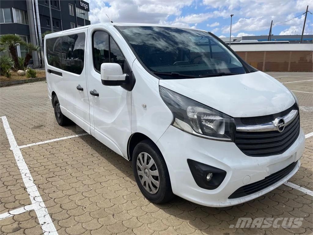 Opel Vivaro Minibuses