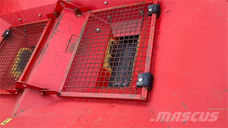 Bredal B2 Manure spreaders