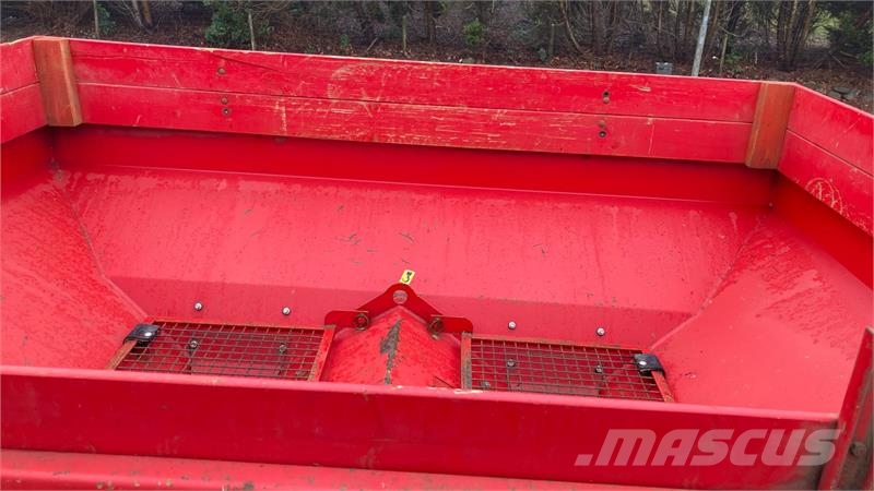 Bredal B2 Manure spreaders
