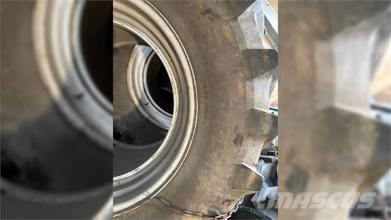 Trelleborg Tvillingehjul 710/75-42 og 650/60-34 Ελαστικά και ζάντες