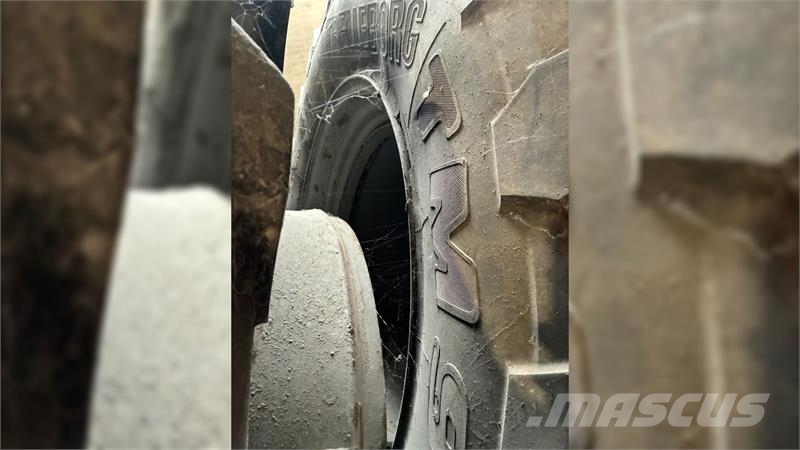 Trelleborg Tvillingehjul 710/75-42 og 650/60-34 Ελαστικά και ζάντες