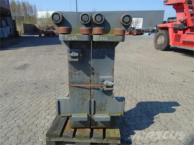 Fork Fitted with Rolls, Kissing 28.000kg@1200mm // 2400 Haarukat