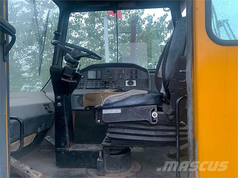 Sisu TRX182A4L2C18 Термінальні трактори