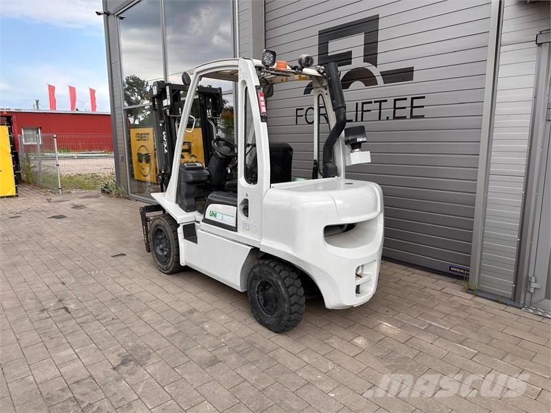 UniCarriers YG1D2A30Q Dīzeļa autoiekrāvēji