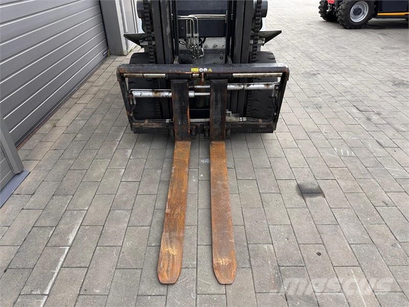UniCarriers YG1D2A30Q Dīzeļa autoiekrāvēji