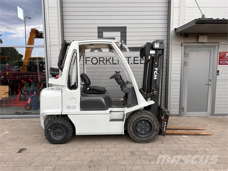 UniCarriers YG1D2A30Q Dīzeļa autoiekrāvēji
