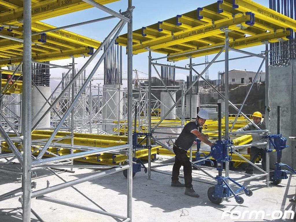 Doka d3 Traggerüst – Rahmen 0,90 m & Diagonalkreuz Scaffolding equipment