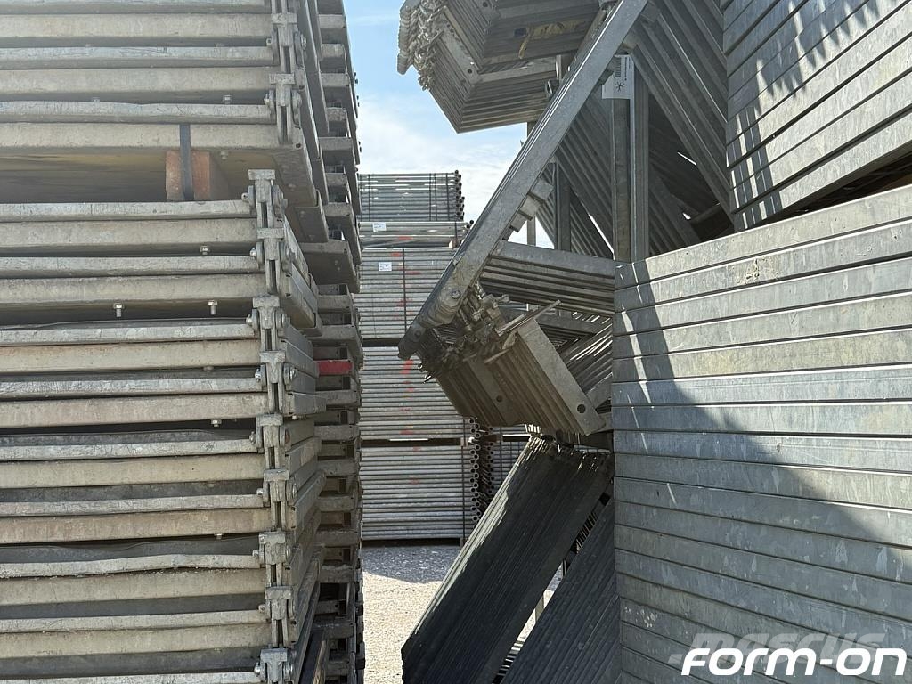 Doka Bühnenkonsole M – Gesamtpaket mit Bühnenbeläg Schalung