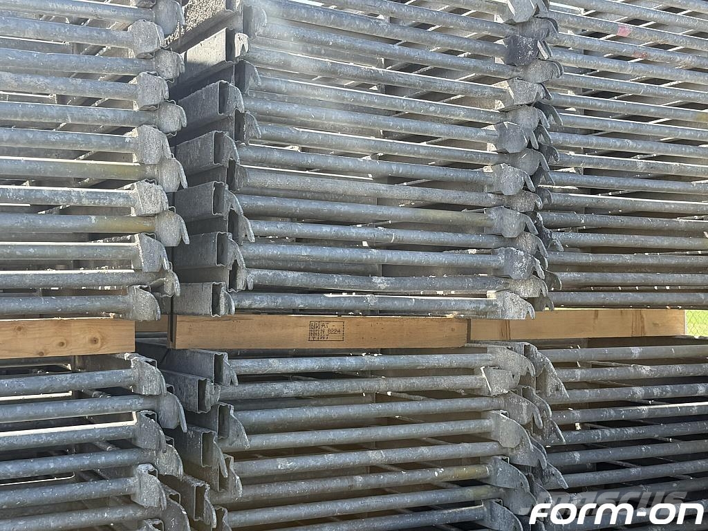 Hünnebeck Schnellbaugerüst – gebrauchtes Fassadengerüst & St Scaffolding equipment