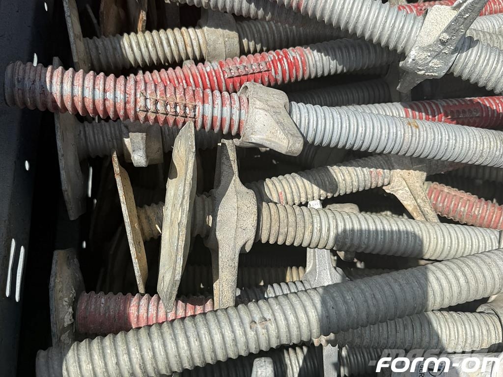 Layher Blitz Fußspindeln gebraucht – Original Gerüstspind معدات سقالات
