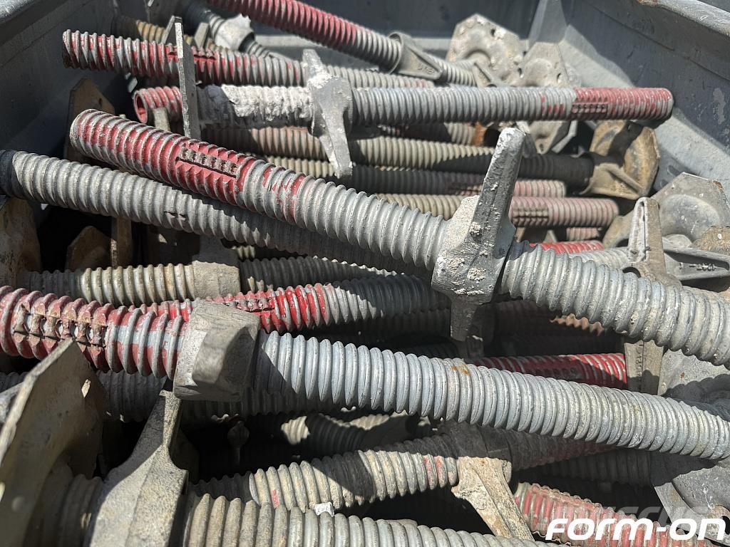 Layher Blitz Fußspindeln gebraucht – Original Gerüstspind معدات سقالات