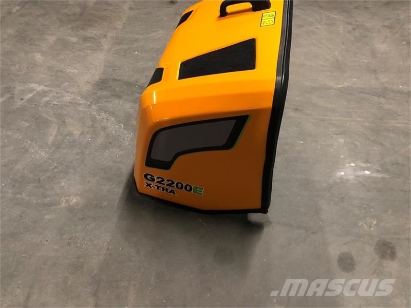 GiANT G2200E X-tra Hjælm Μίνι φορτωτές