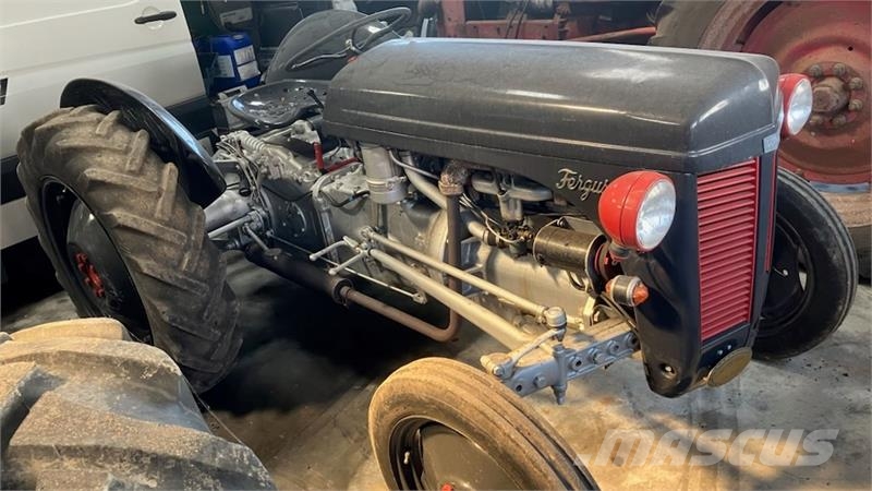 Massey Ferguson 31 Pæn Ferguson 31 トラクター