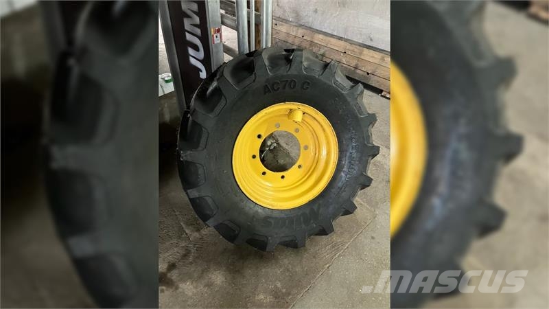 Mitas dæk 365/70R18 Komplet hjul til NH 110 Ελαστικά και ζάντες