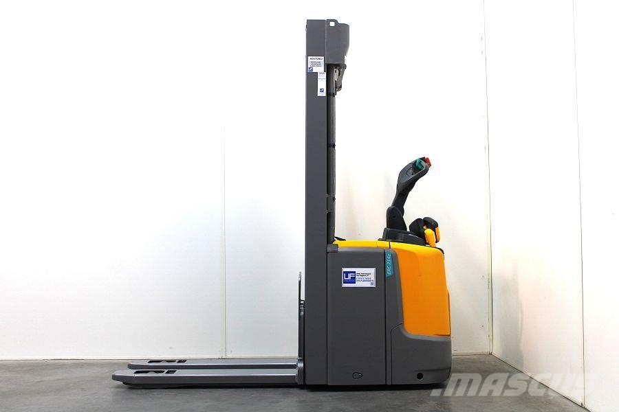 Jungheinrich ERC 214 Z - 469 DZ Pedestrian stackers