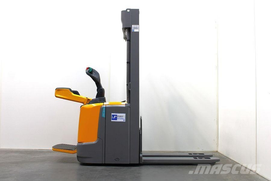 Jungheinrich ERC 214 Z - 469 DZ Pedestrian stackers