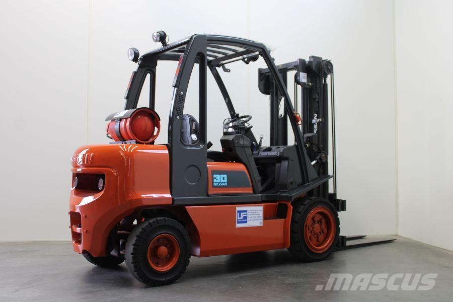 Nissan UGD 02A30PQ Carretillas LPG