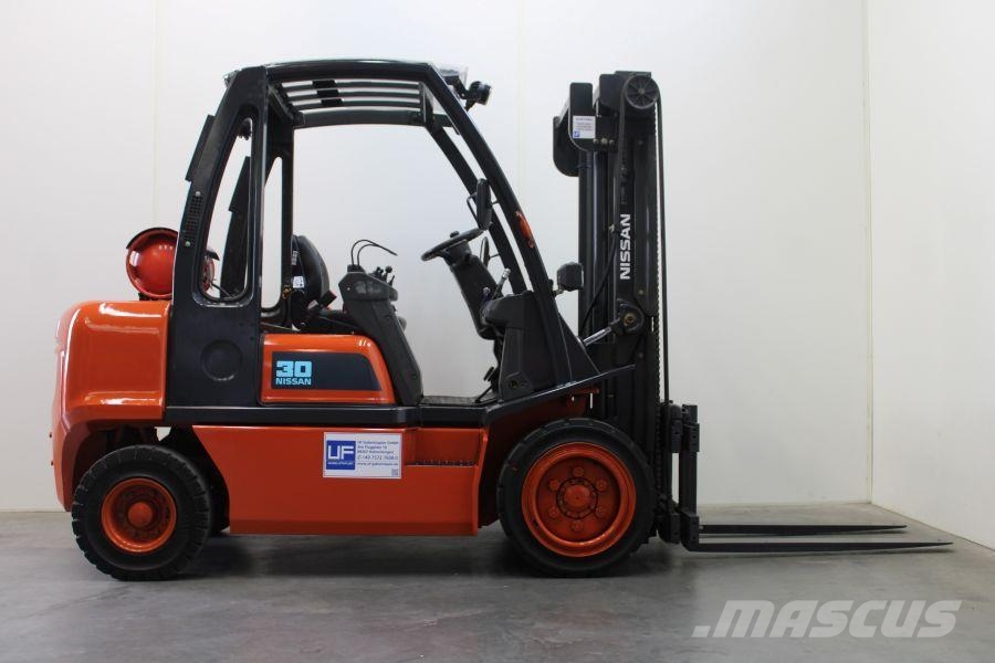 Nissan UGD 02A30PQ Carretillas LPG