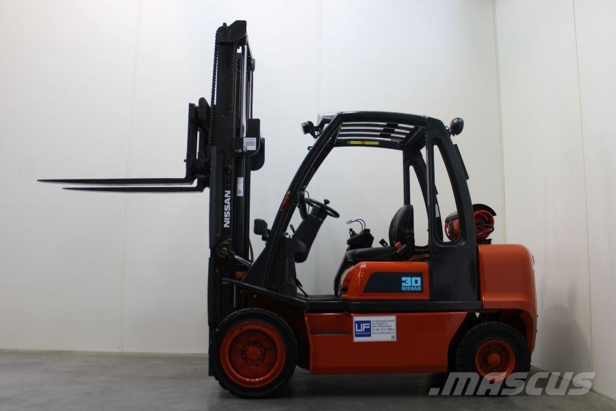 Nissan UGD 02A30PQ Carretillas LPG