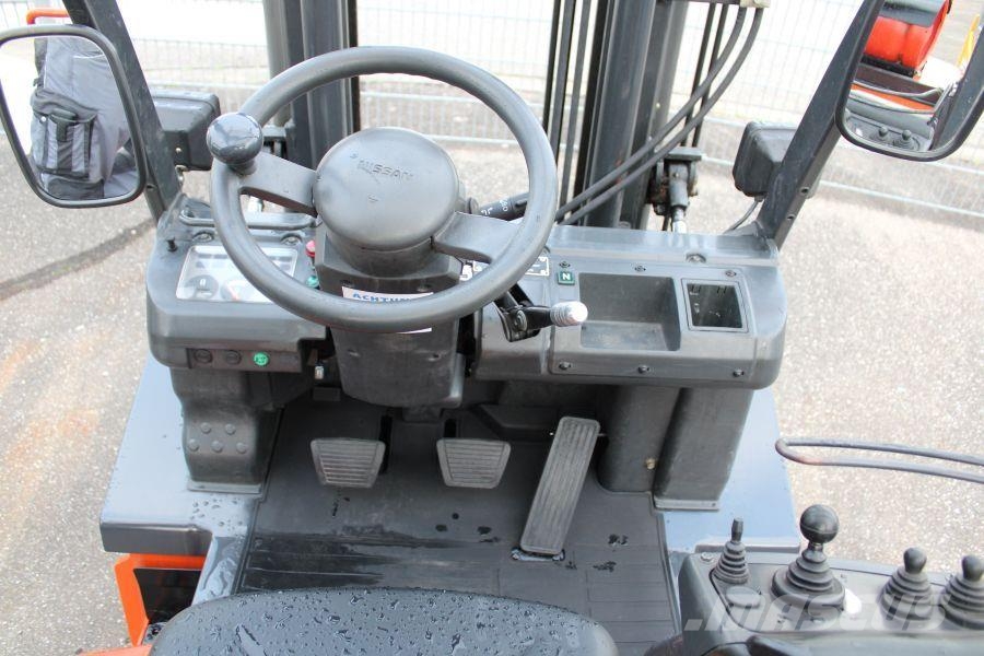 Nissan UGD 02A30PQ Carretillas LPG