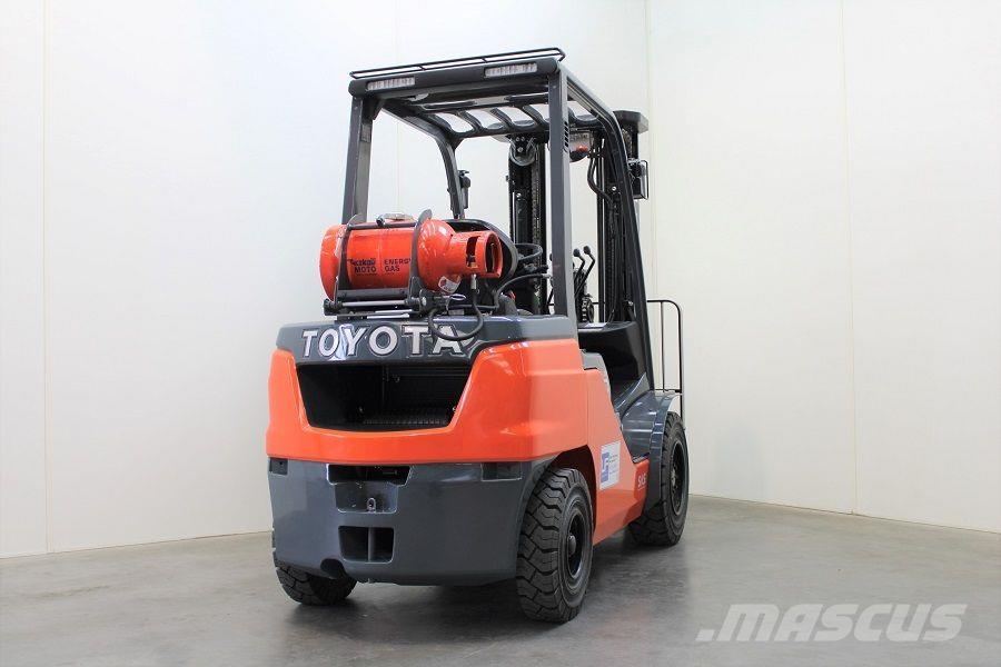 Toyota 02-8FGF30 Plinski viljuškari