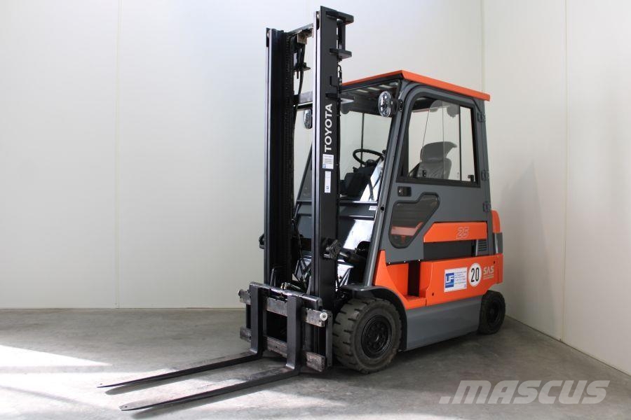 Toyota 7FBM25 전동 지게차
