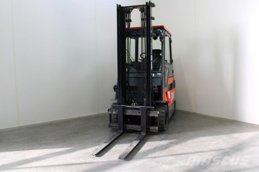 Toyota 7FBM25 전동 지게차