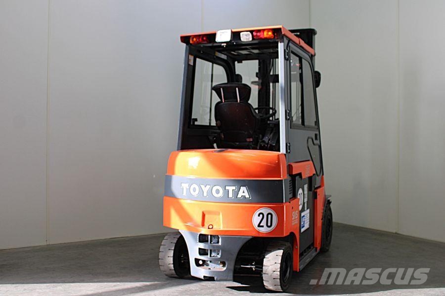 Toyota 7FBM25 전동 지게차