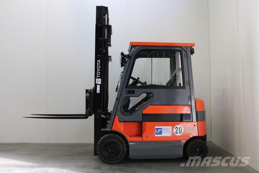 Toyota 7FBM25 전동 지게차