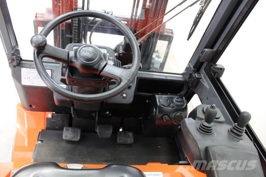 Toyota 7FBM25 전동 지게차