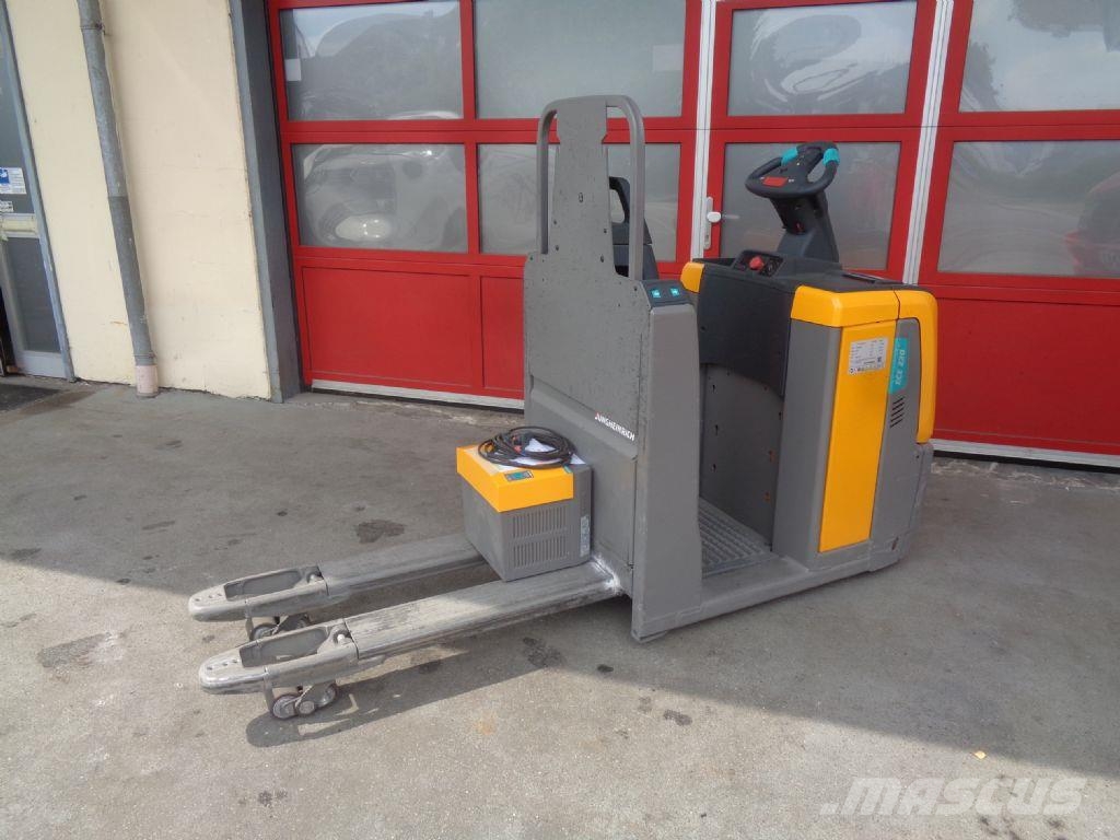 Jungheinrich ECE 220 自走式堆積機