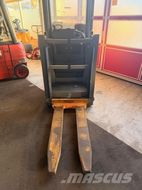 Jungheinrich EKS110 Préparateur de commande moyenne levée