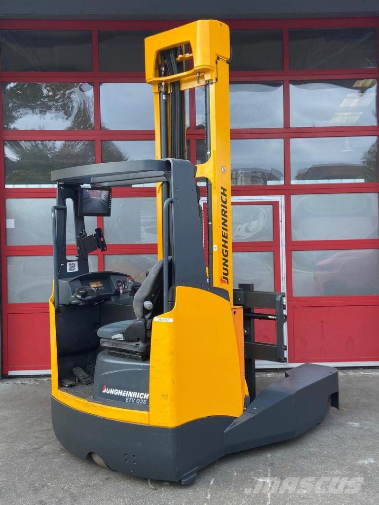 Jungheinrich ETV Q25 Chariot multidirectionnel