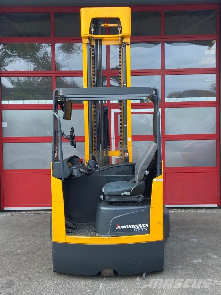 Jungheinrich ETV Q25 Chariot multidirectionnel