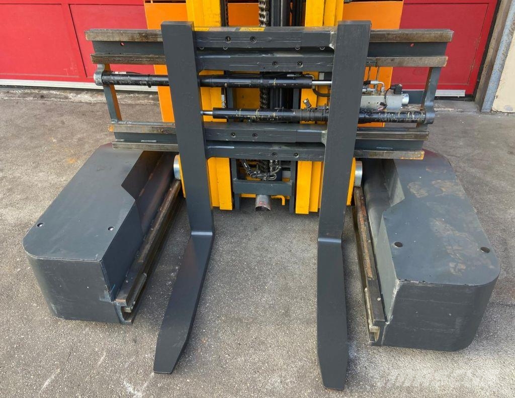 Jungheinrich ETV Q25 Chariot multidirectionnel