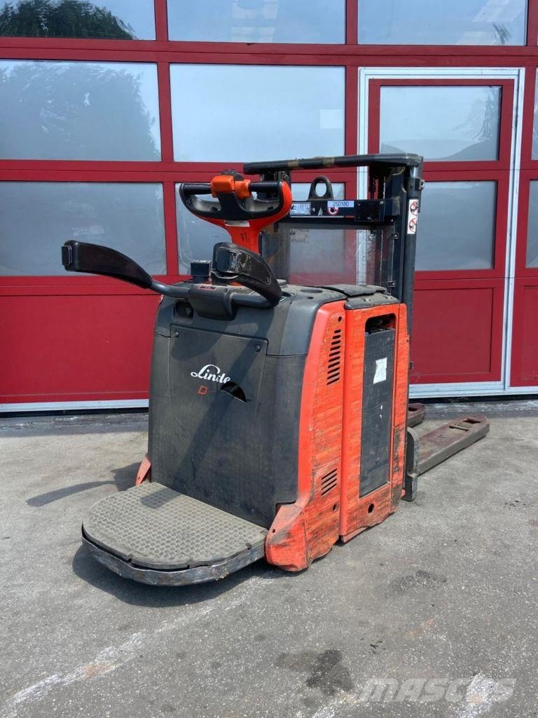 Linde D12AP Παλετοφόρα πεζού χειριστή με ιστό