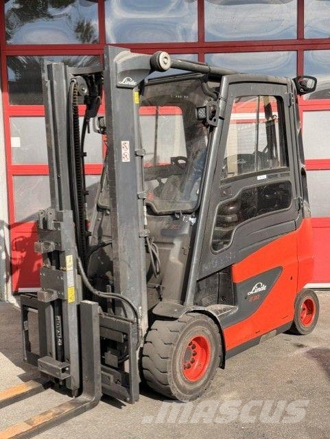 Linde E30H-01/600 شاحنات ذات رافعات شوكية تعمل بالكهرباء