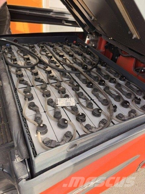 Linde E30H-01/600 شاحنات ذات رافعات شوكية تعمل بالكهرباء