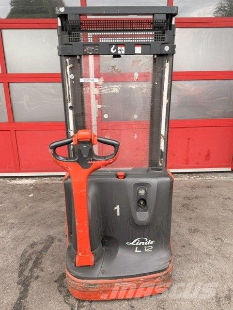 Linde L12 Meeloop stapelaar