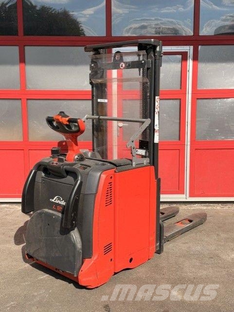 Linde L12AP Meeloop stapelaar