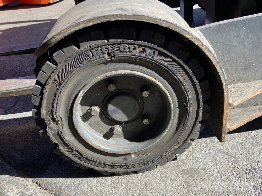 Linde R14G-01 Viljuškari sa pomičnim stupom