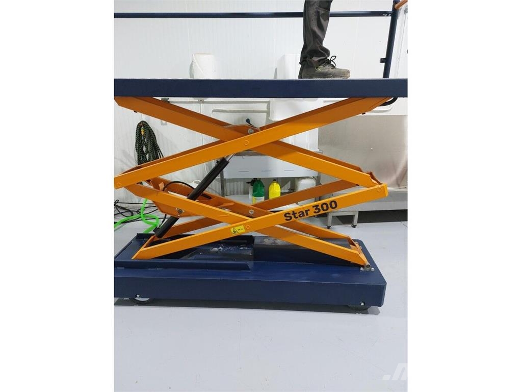 Berg STAR 300 Scheren-Arbeitsbühnen