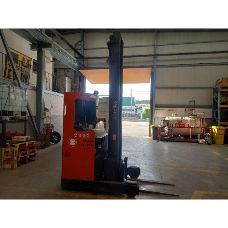 BT RRE160M Stivuitor cu catarg retractabil